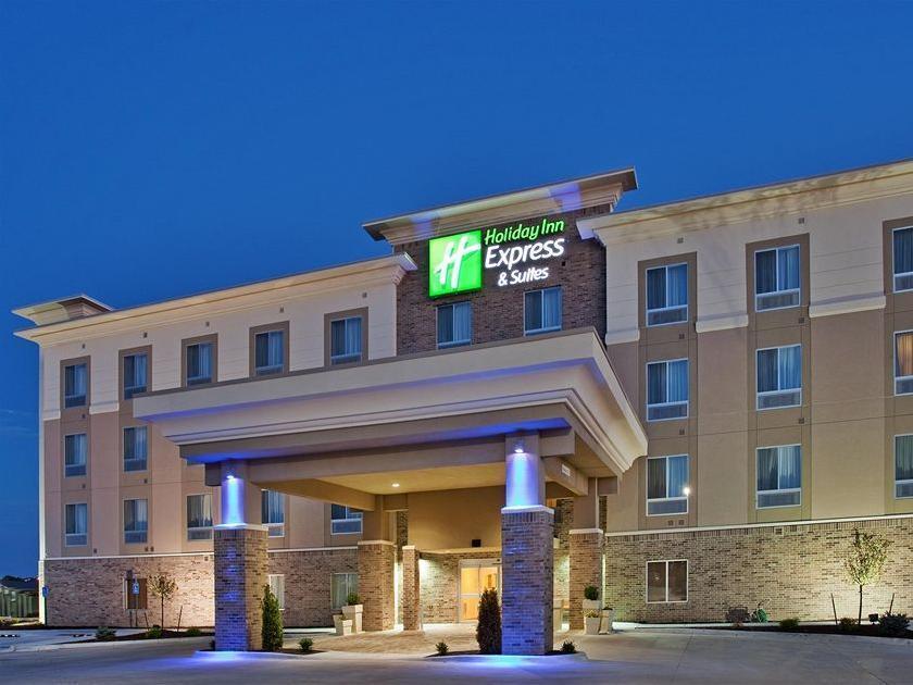 Holiday Inn Express & Suites North Topeka Exterior foto